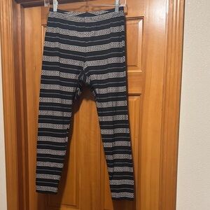 Old Navy fitted stretch Aztec pattern Leggings